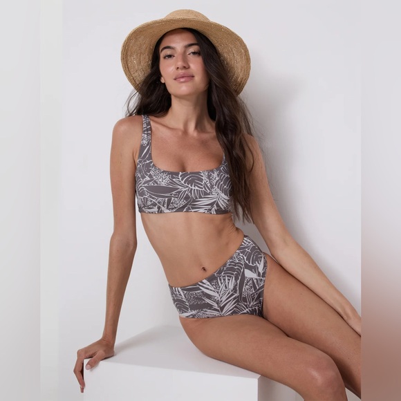 Vuori Encinitas Bikini Top Chia Palm - Picture 1 of 8
